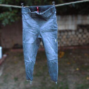 Spanx Jean-Ish Ankle Leggings in a Distressed Gray Wash 1X